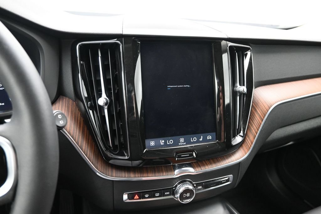 Used 2024 Volvo XC60 B5 Plus w/ Protection Package Premier AWD/4WD image 12