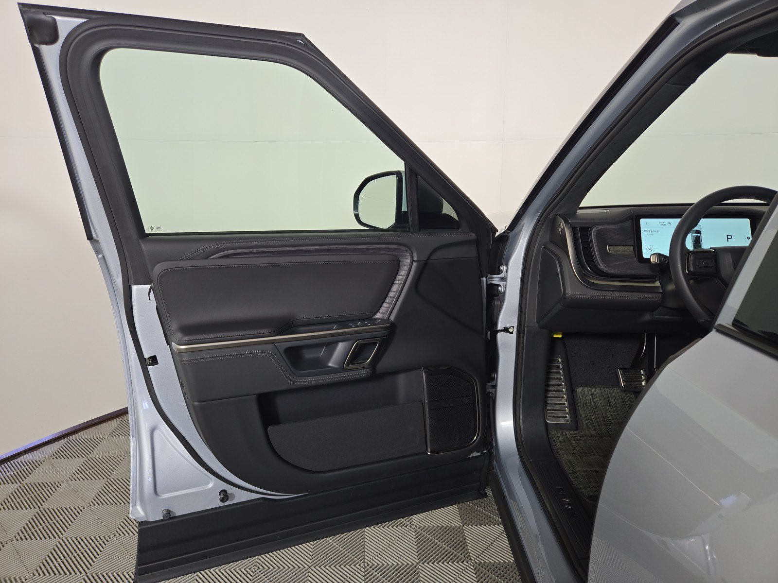 Used 2023 Rivian R1T Adventure AWD/4WD image 16