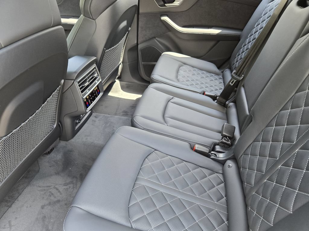New 2026 Audi SQ7 Prestige AWD/4WD image 34