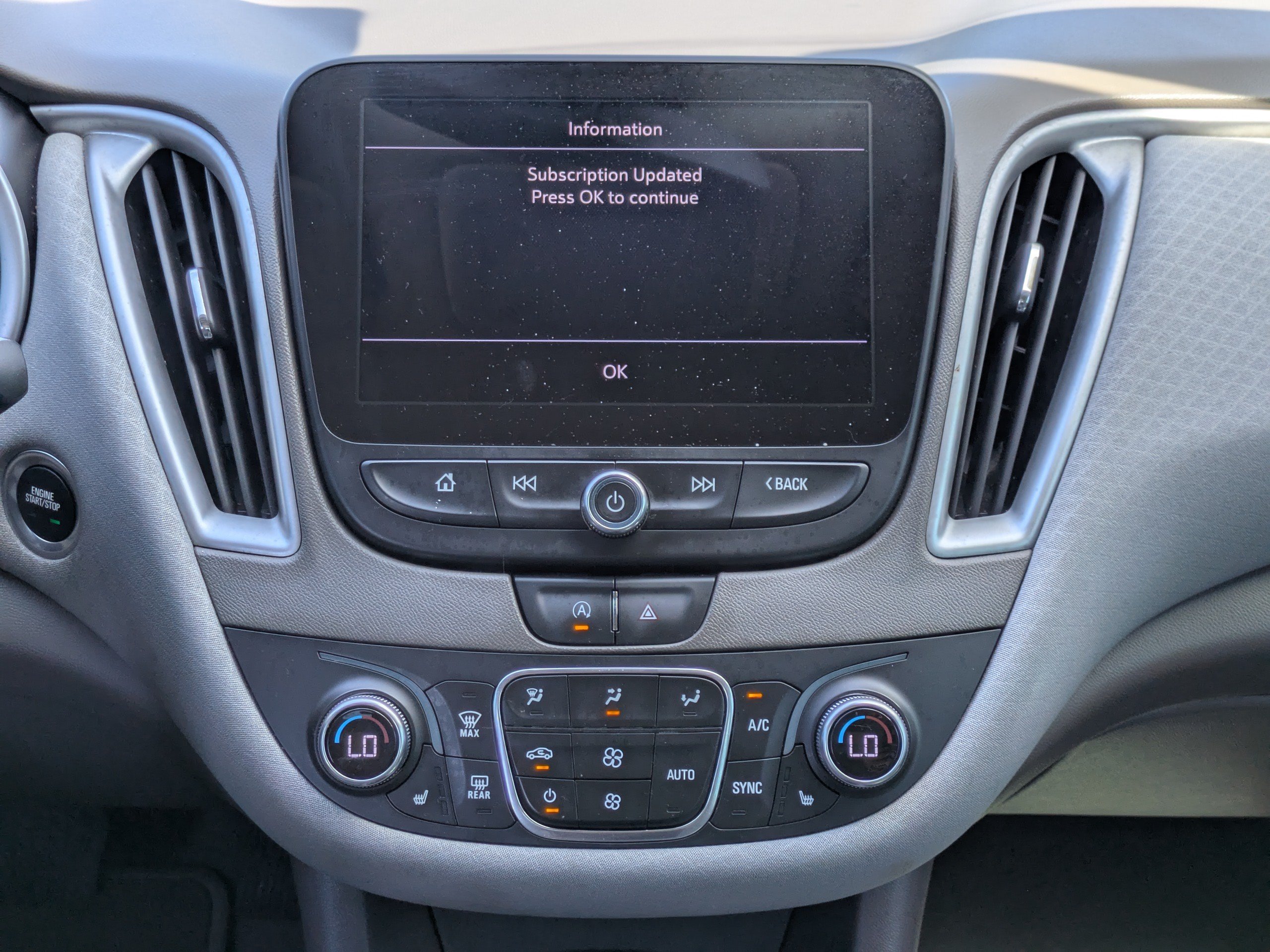 Used 2022 Chevrolet Malibu LT FWD image 17