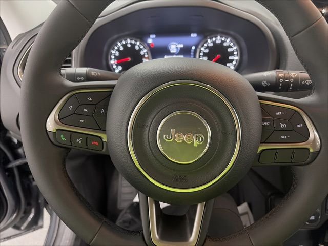 Used 2022 Jeep Renegade Latitude AWD/4WD image 17