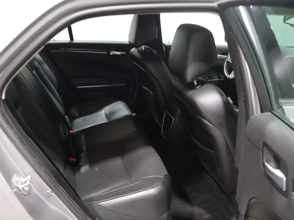 Used 2018 Chrysler 300 Limited AWD/4WD image 19
