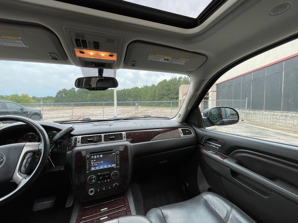 Used 2012 GMC Yukon XL Denali RWD image 27