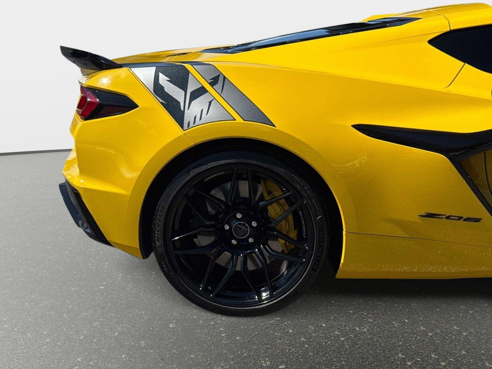 Used 2025 Chevrolet Corvette Z06 RWD image 21