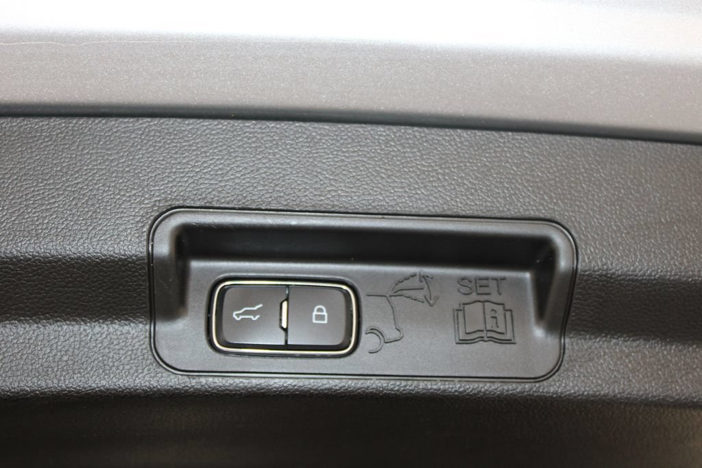 Used 2020 Ford Explorer XLT w/ Comfort Package RWD image 29