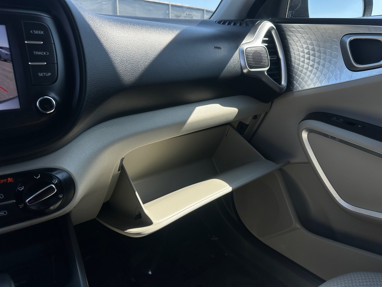 Used 2025 Kia Soul LX FWD image 29