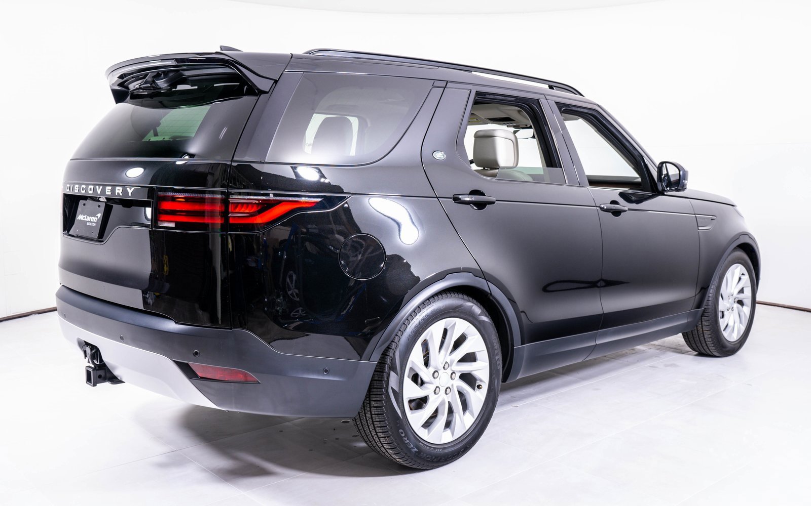Used 2025 Land Rover Discovery S image 5