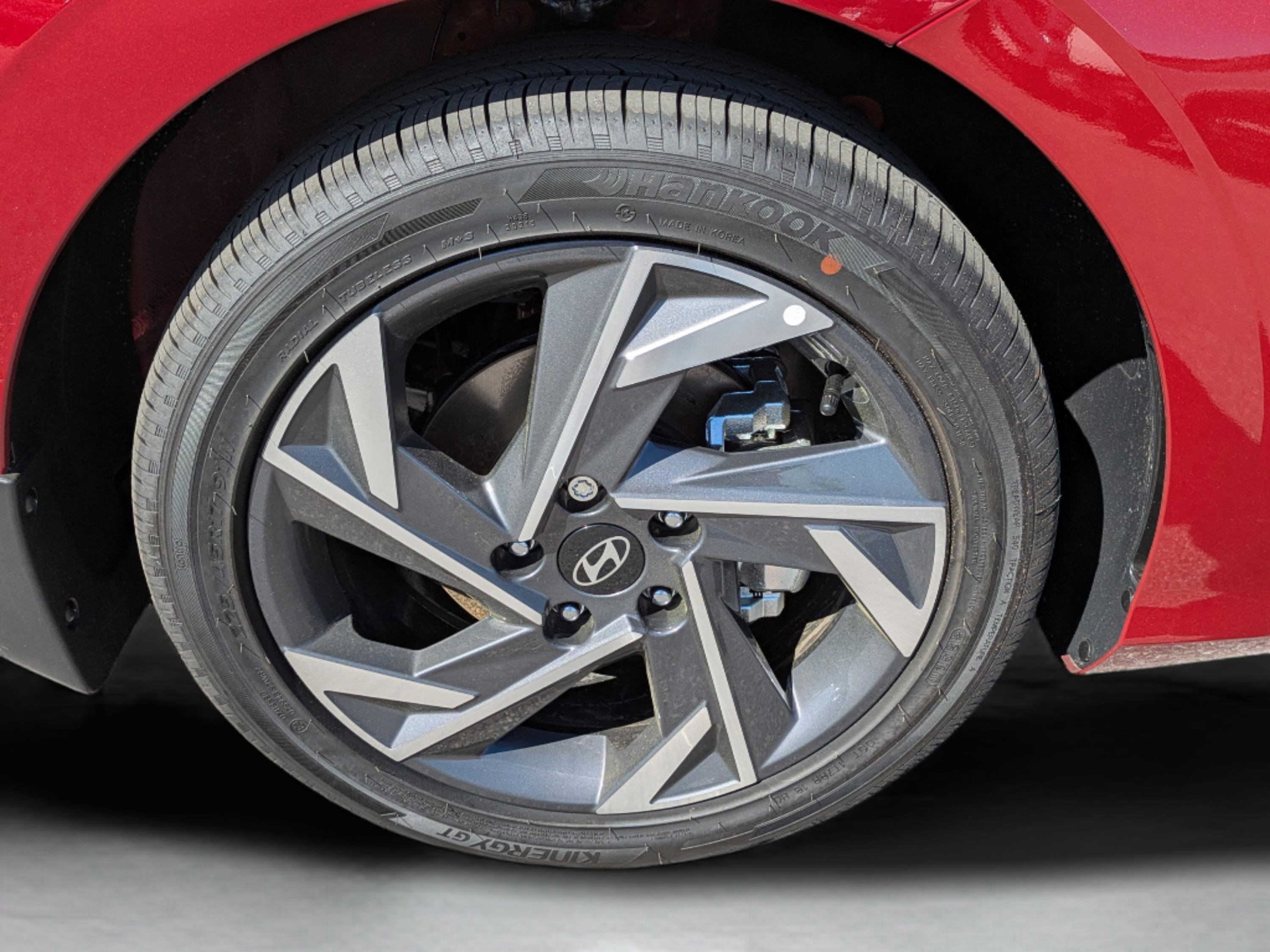 Used 2025 Hyundai Elantra Limited image 28