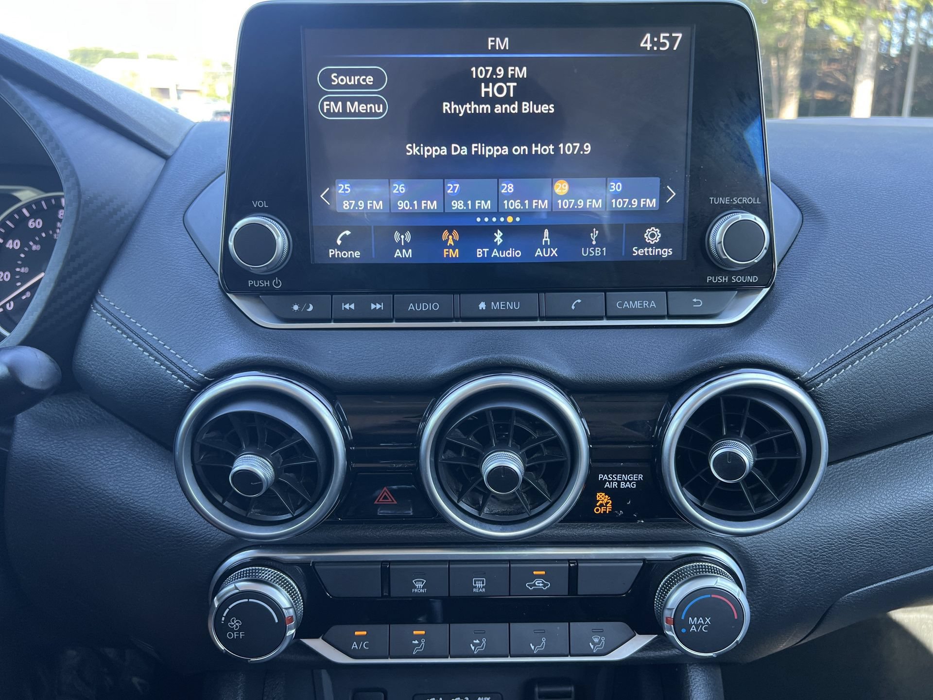 Used 2024 Nissan Sentra SV FWD image 4