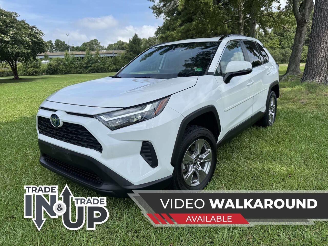 Used 2022 Toyota RAV4 XLE image 1