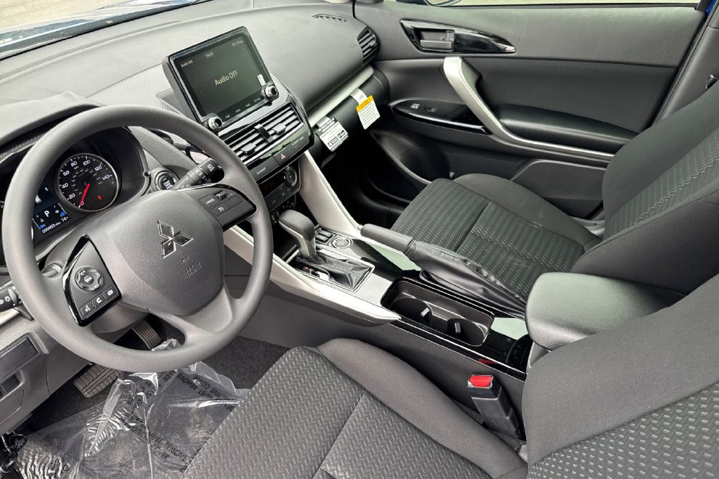 New 2026 Mitsubishi Eclipse Cross LE AWD/4WD image 4