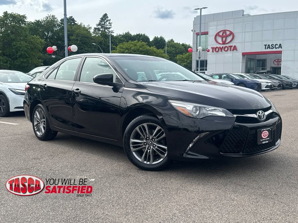 Used 2017 Toyota Camry SE w/ Moonroof Package FWD image 1