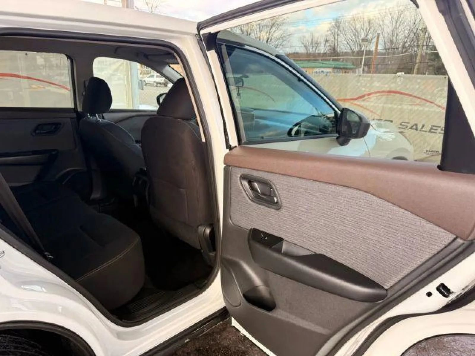 Used 2023 Nissan Rogue S AWD/4WD image 19