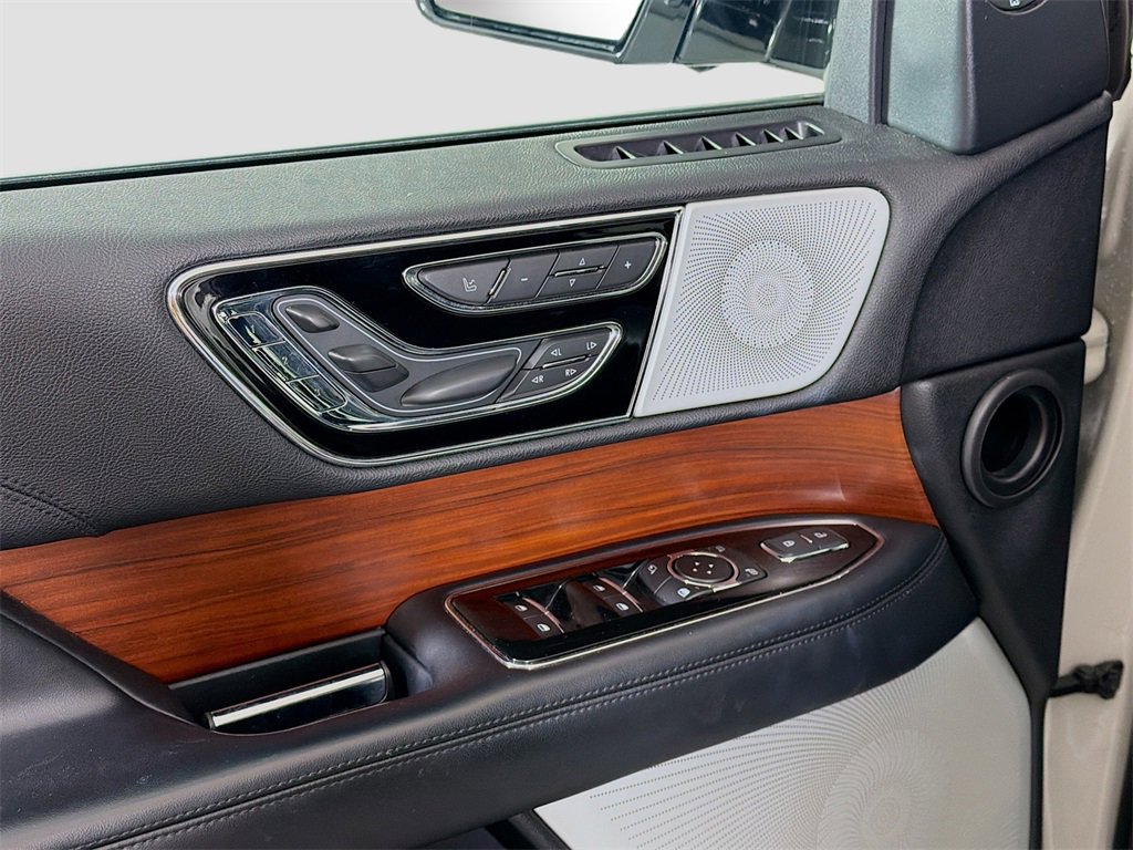 Used 2020 Lincoln Navigator L Reserve w/ Equipment Group 208A Reserve image 21