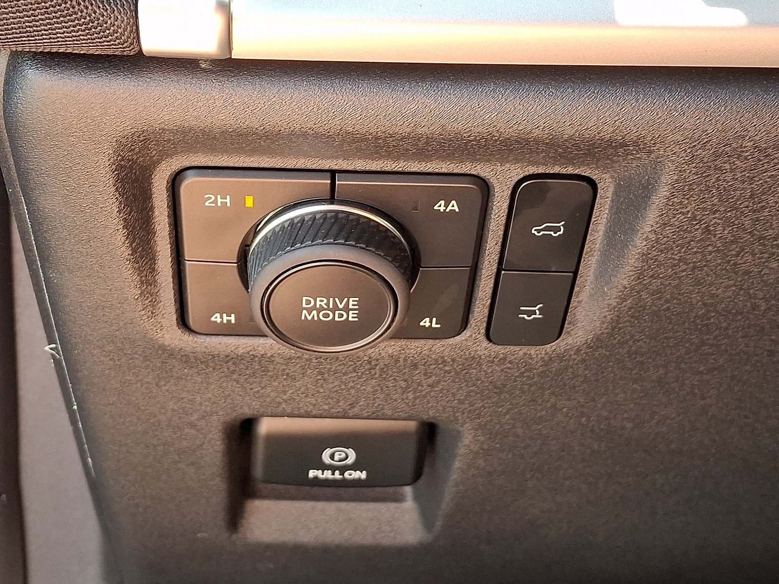 Certified 2025 Ford Expedition Active AWD/4WD image 29