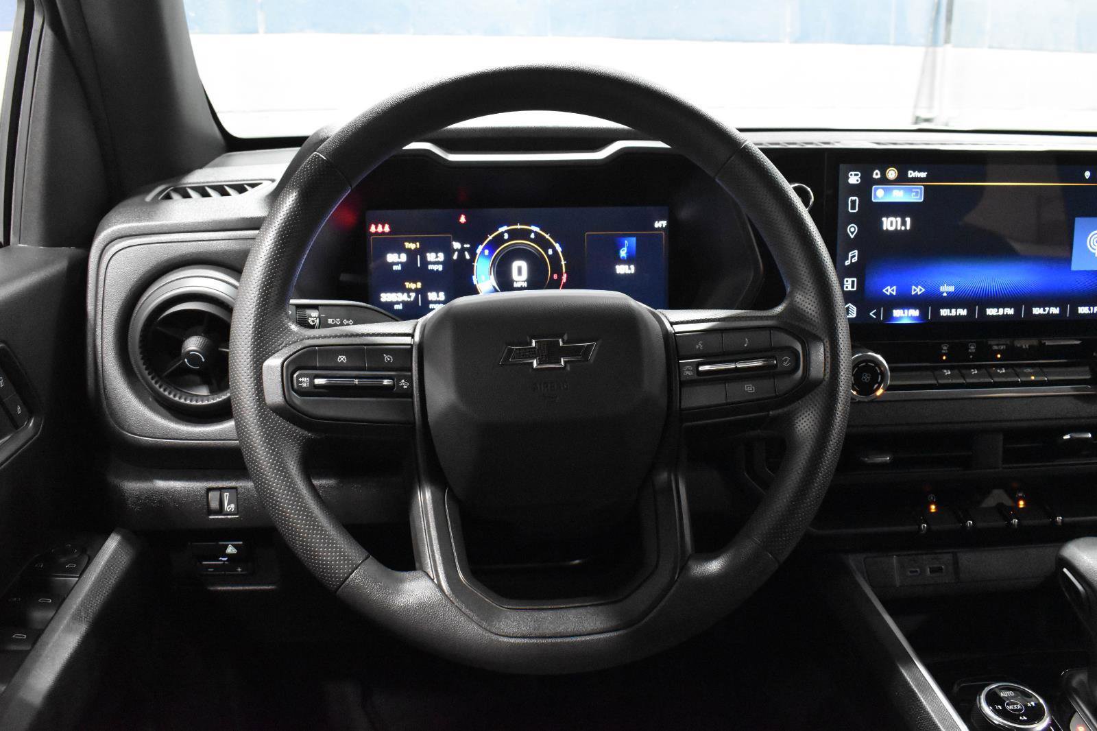 Used 2024 Chevrolet Colorado Trail Boss w/ Advanced Trailering Package image 8