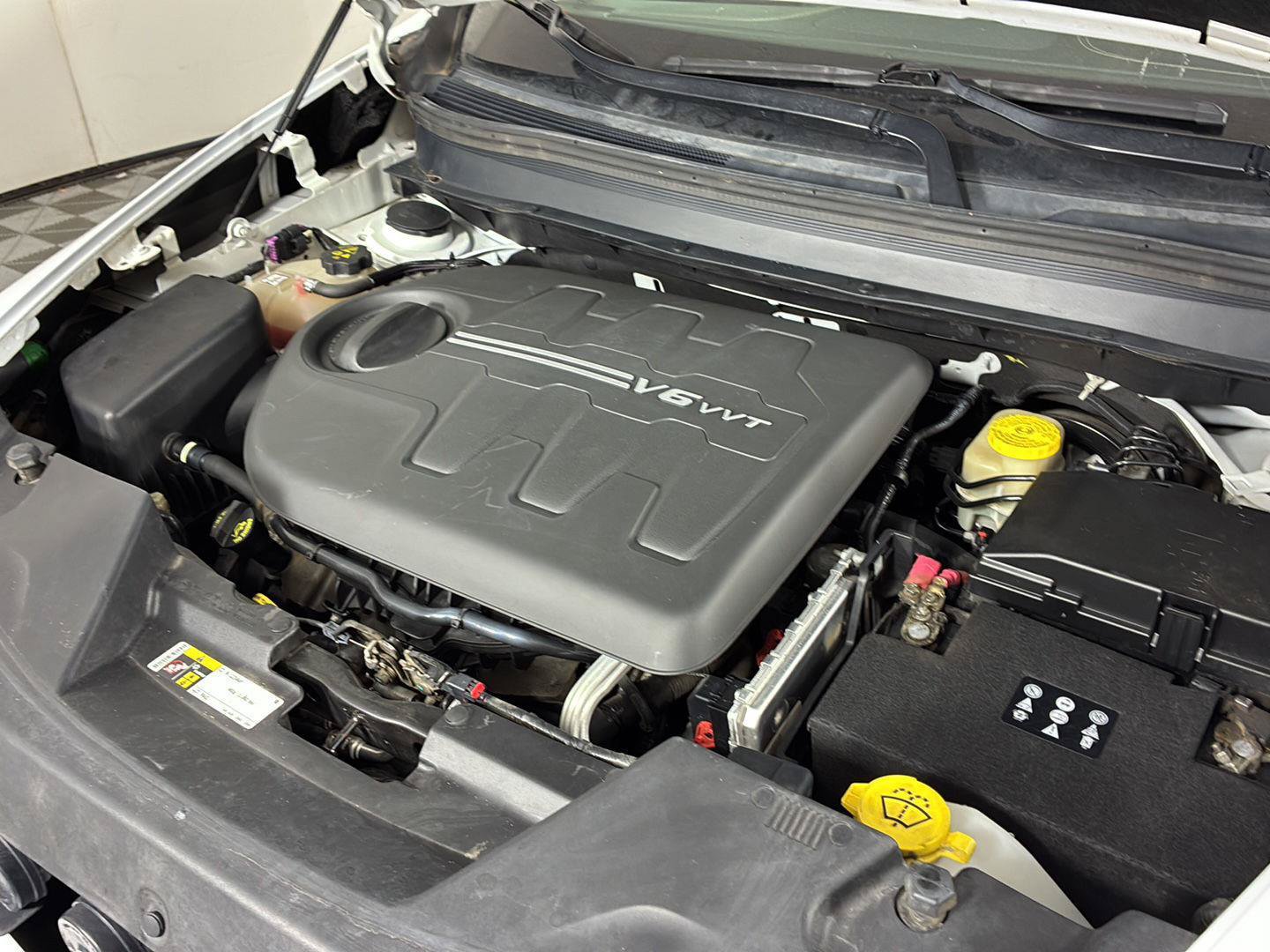 Used 2015 Jeep Cherokee Latitude w/ Cold Weather Group FWD image 11