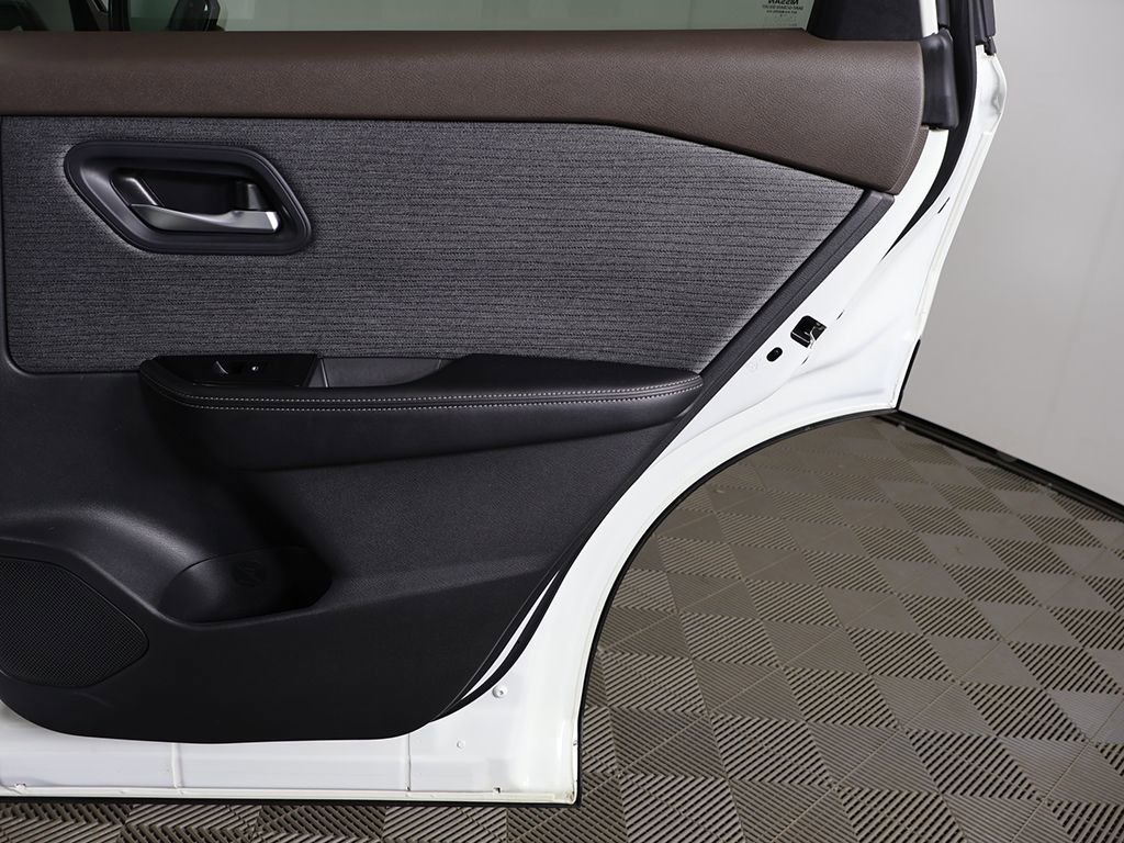 Used 2022 Nissan Rogue SV image 21
