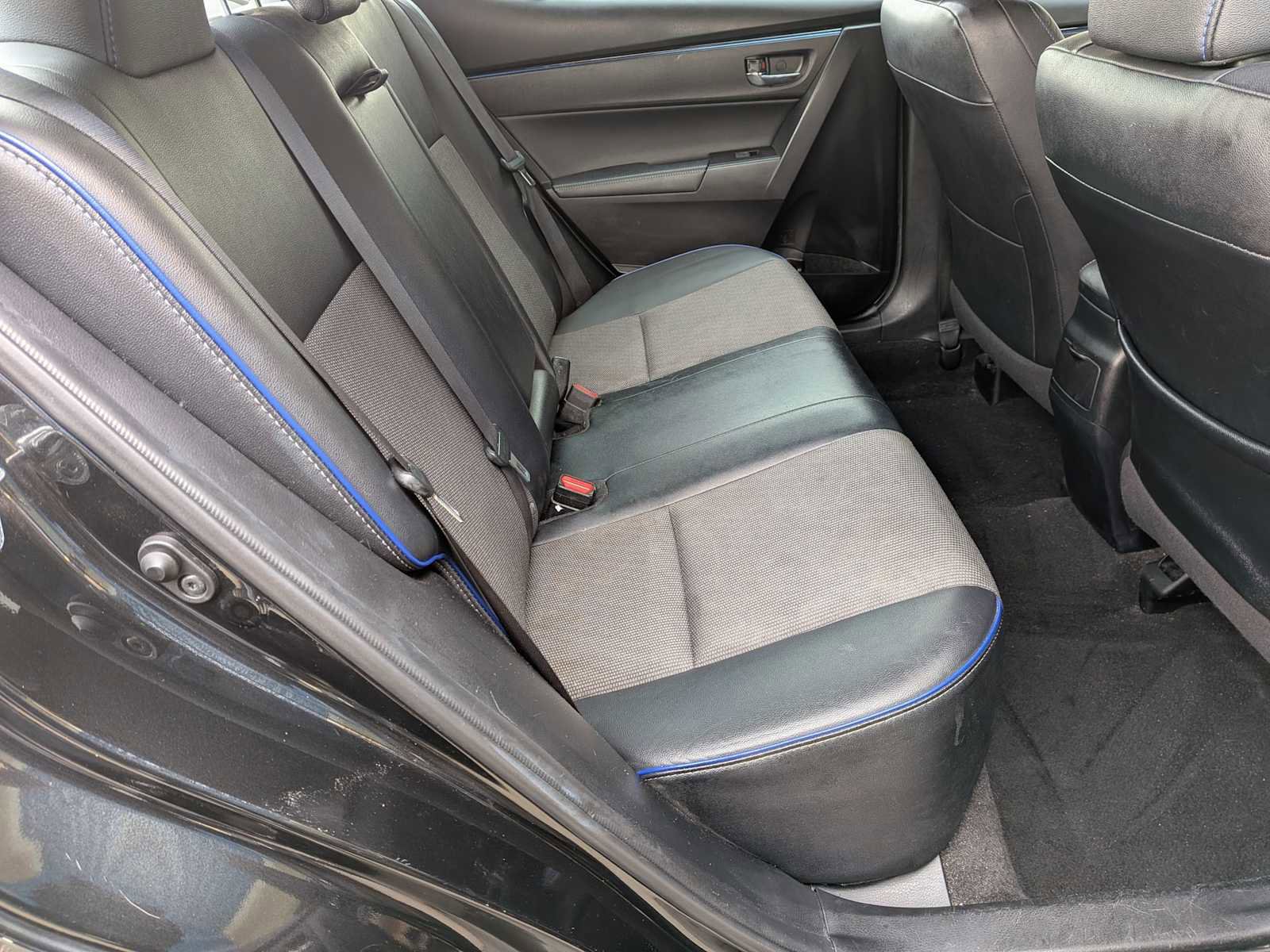 Used 2017 Toyota Corolla SE image 18