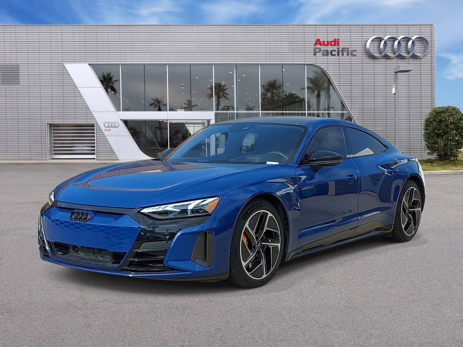 Used 2023 Audi RS e-tron GT w/ Carbon Performance Package AWD/4WD video 1