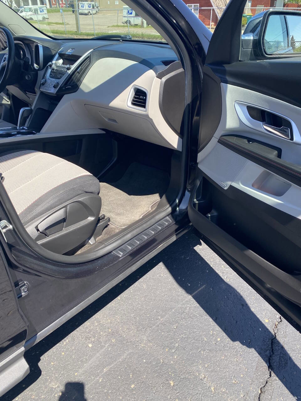 Used 2010 Chevrolet Equinox LT w/ Chrome Appearance Package image 9