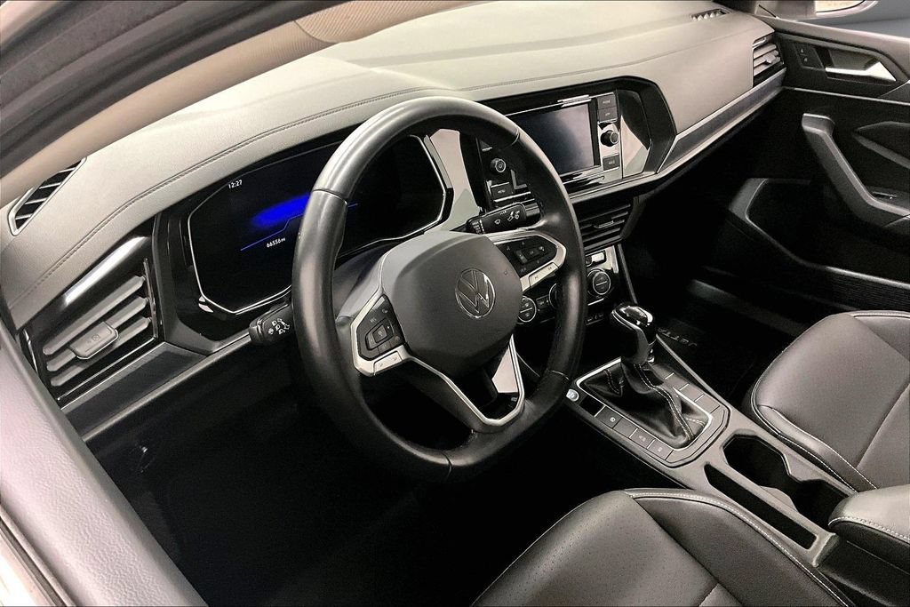 Used 2023 Volkswagen Jetta SE FWD image 16
