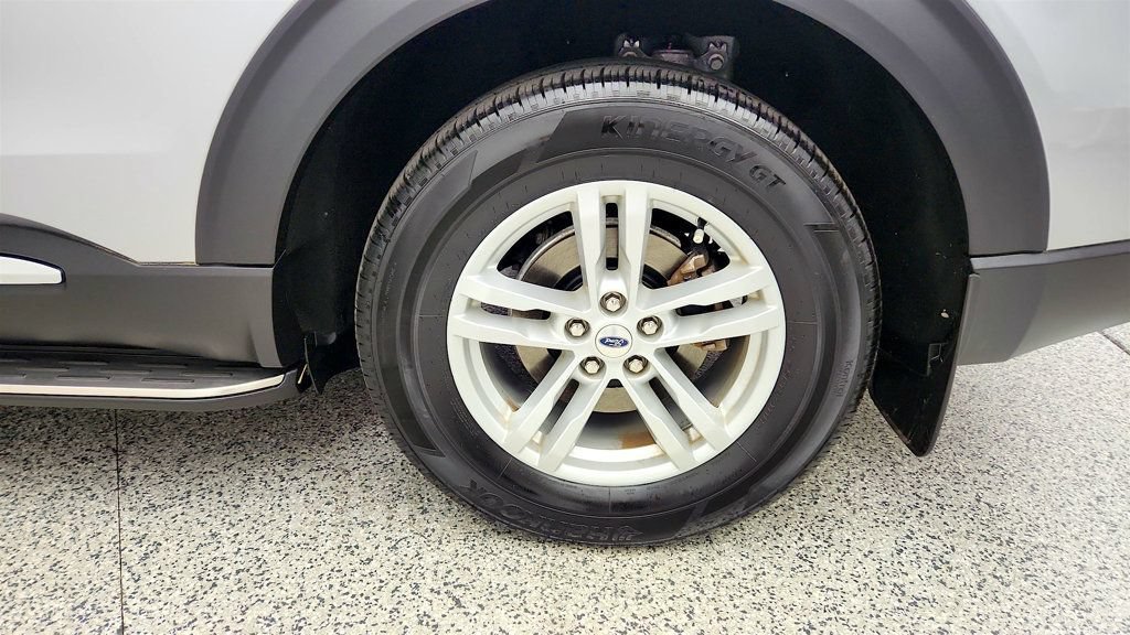 Used 2021 Ford Explorer XLT w/ Equipment Group 202A AWD/4WD image 9