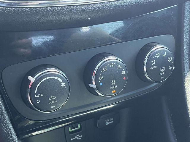 Used 2013 Chrysler 200 Touring w/ S Exterior Appearance Pkg FWD image 28