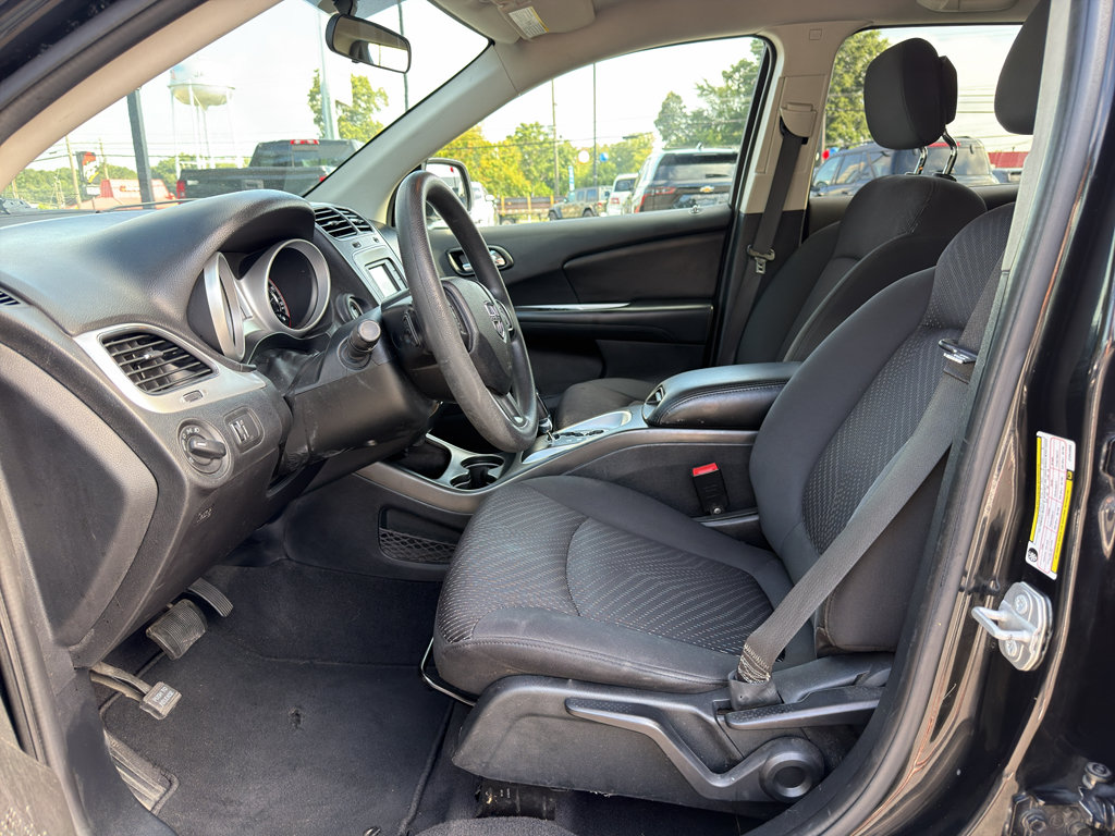 Used 2018 Dodge Journey SE w/ Blacktop Package FWD image 16