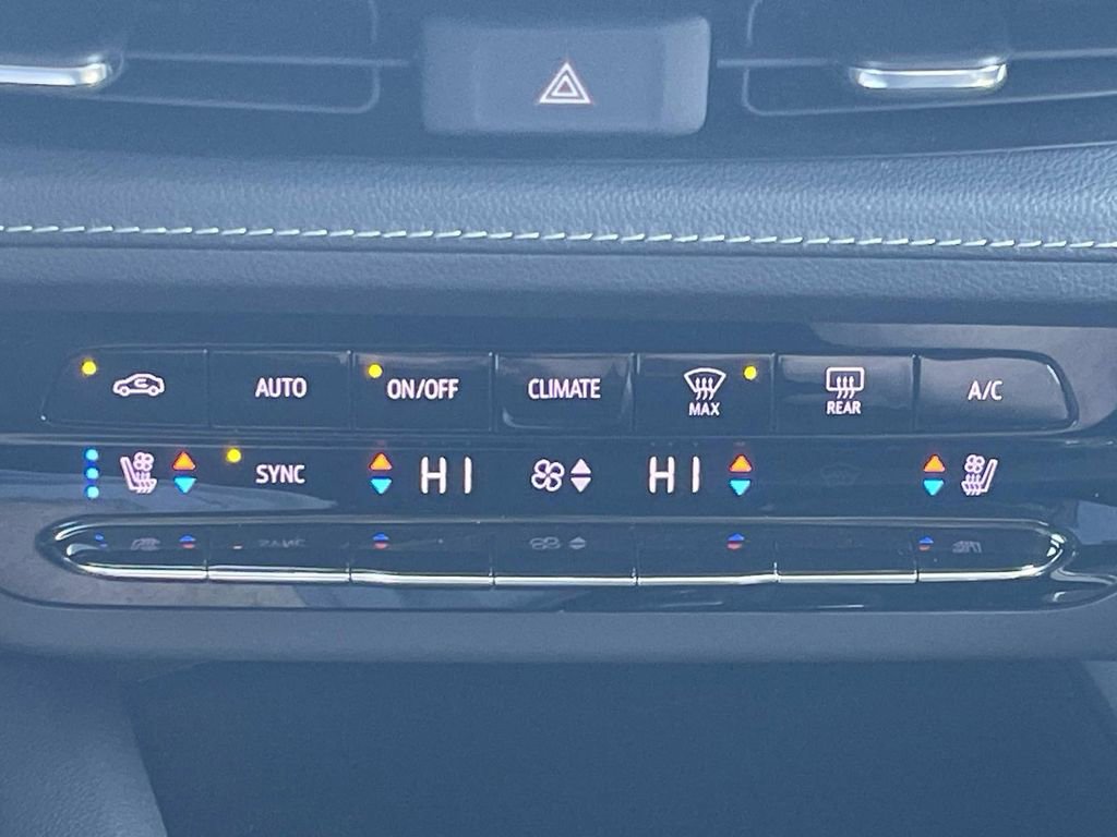 Used 2023 Buick Envision Avenir image 24