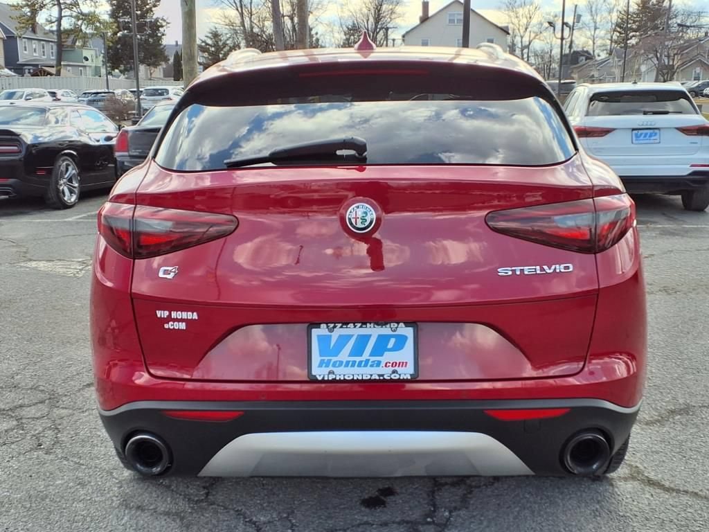 Used 2019 Alfa Romeo Stelvio Ti AWD/4WD image 5