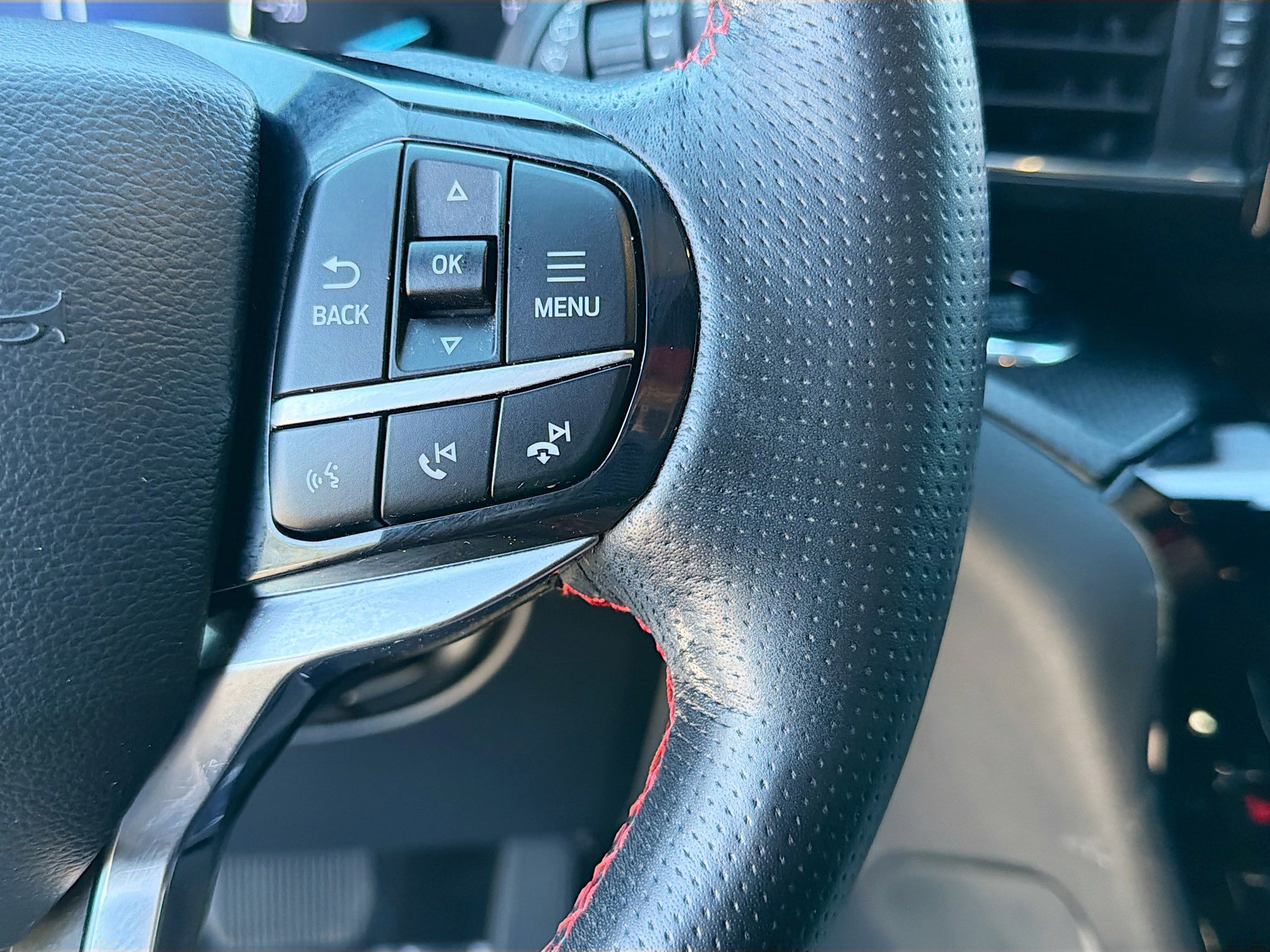 Used 2022 Ford Explorer ST-Line w/ Class IV Trailer Tow Package image 37