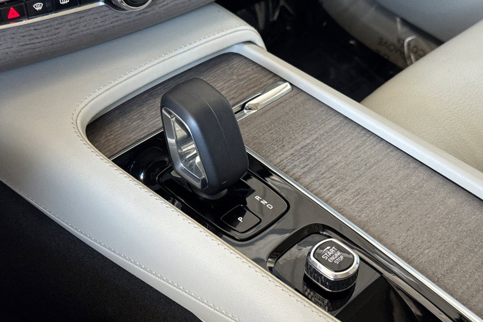 Used 2023 Volvo XC90 T8 Plus image 26