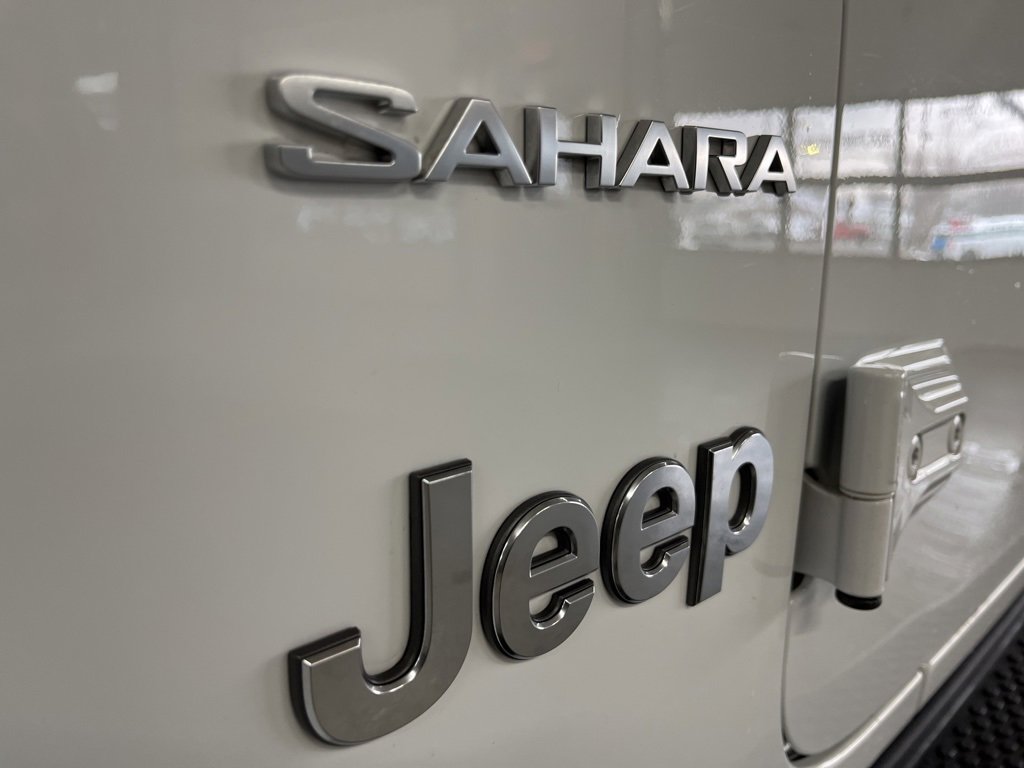 Used 2021 Jeep Wrangler Unlimited Sahara w/ Dual Top Group image 15