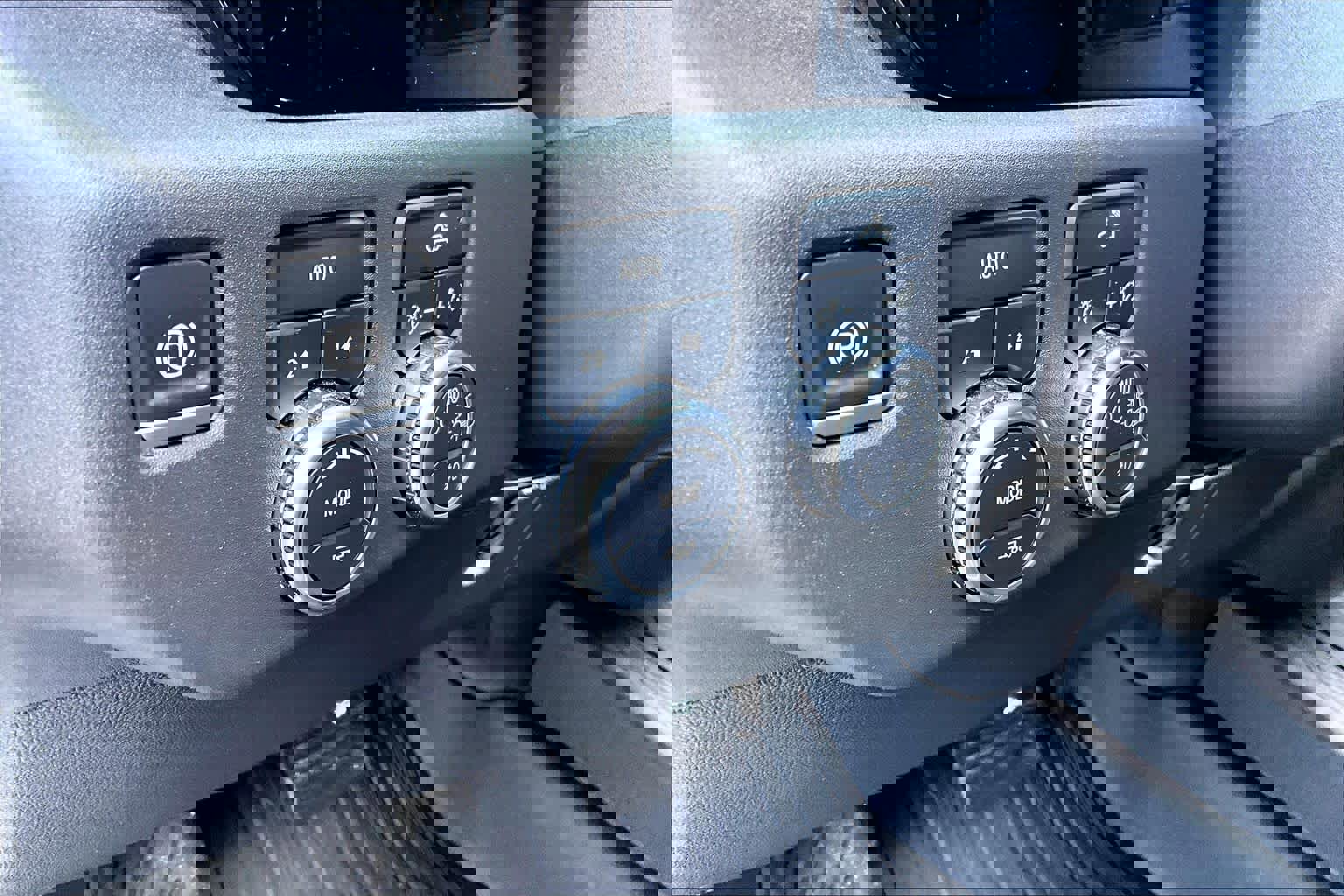 Used 2022 GMC Sierra 1500 Elevation image 32