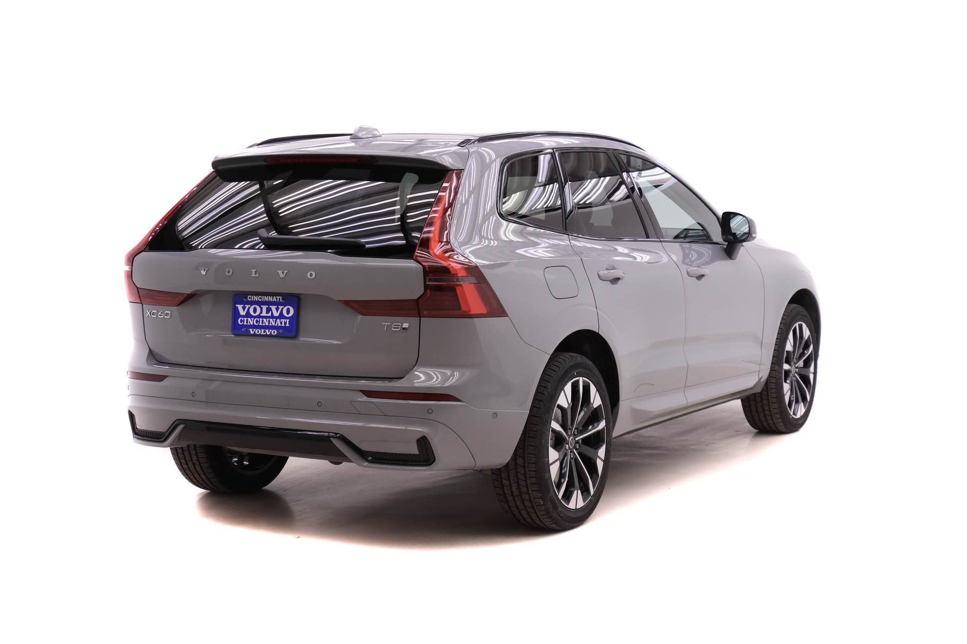 New 2026 Volvo XC60 T8 Plus w/ Protection Package Premier image 4
