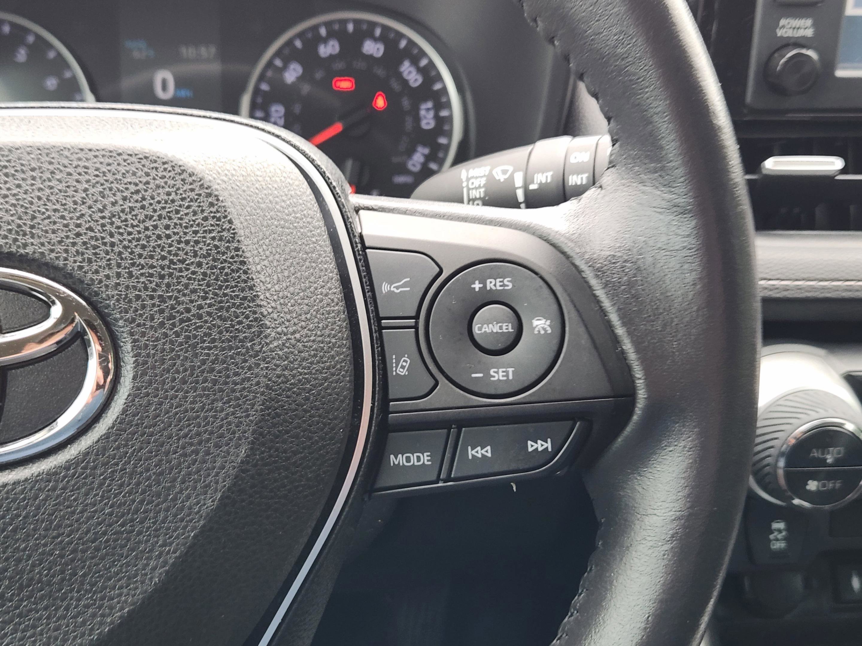 Used 2019 Toyota RAV4 XLE Premium FWD image 24