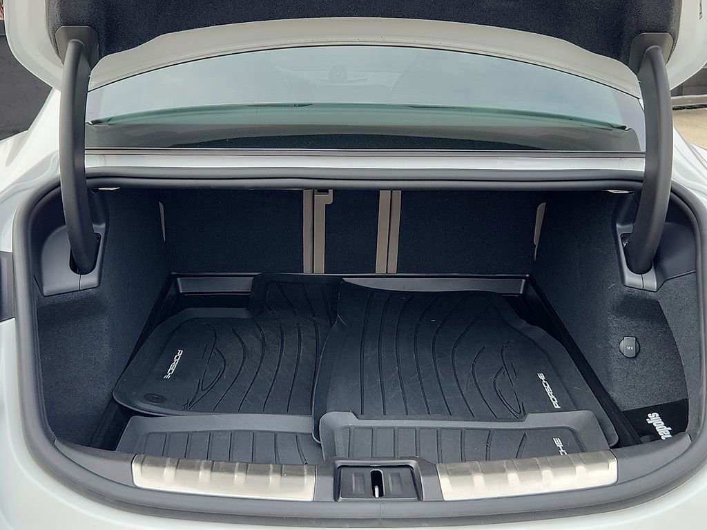 Used 2025 Porsche Taycan image 30