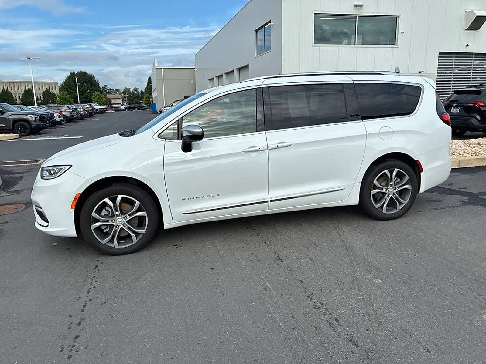 Used 2026 Chrysler Pacifica Pinnacle AWD/4WD image 23