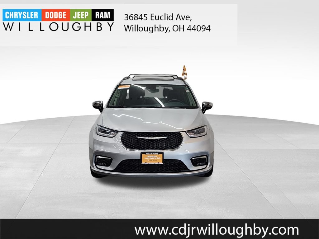 Certified 2023 Chrysler Pacifica Limited FWD image 2
