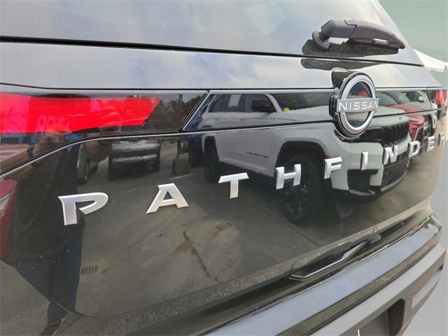 Used 2025 Nissan Pathfinder SV image 34