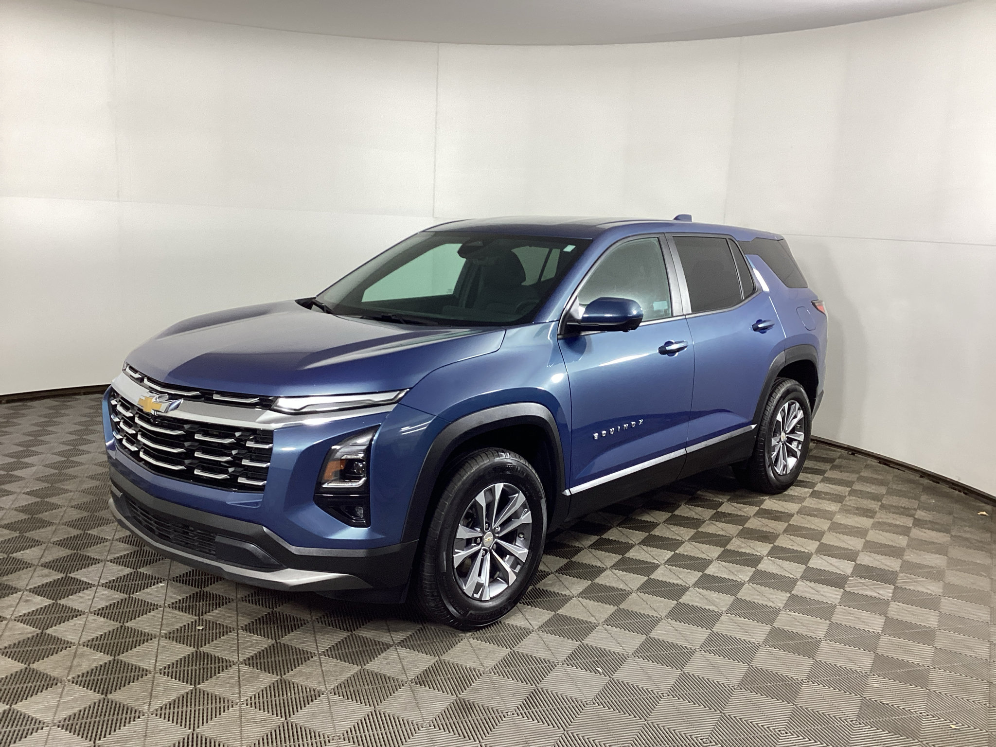 Used 2025 Chevrolet Equinox LT w/ Safety and Technology Package AWD/4WD image 6