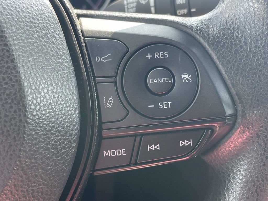 Used 2024 Toyota RAV4 XLE FWD image 23