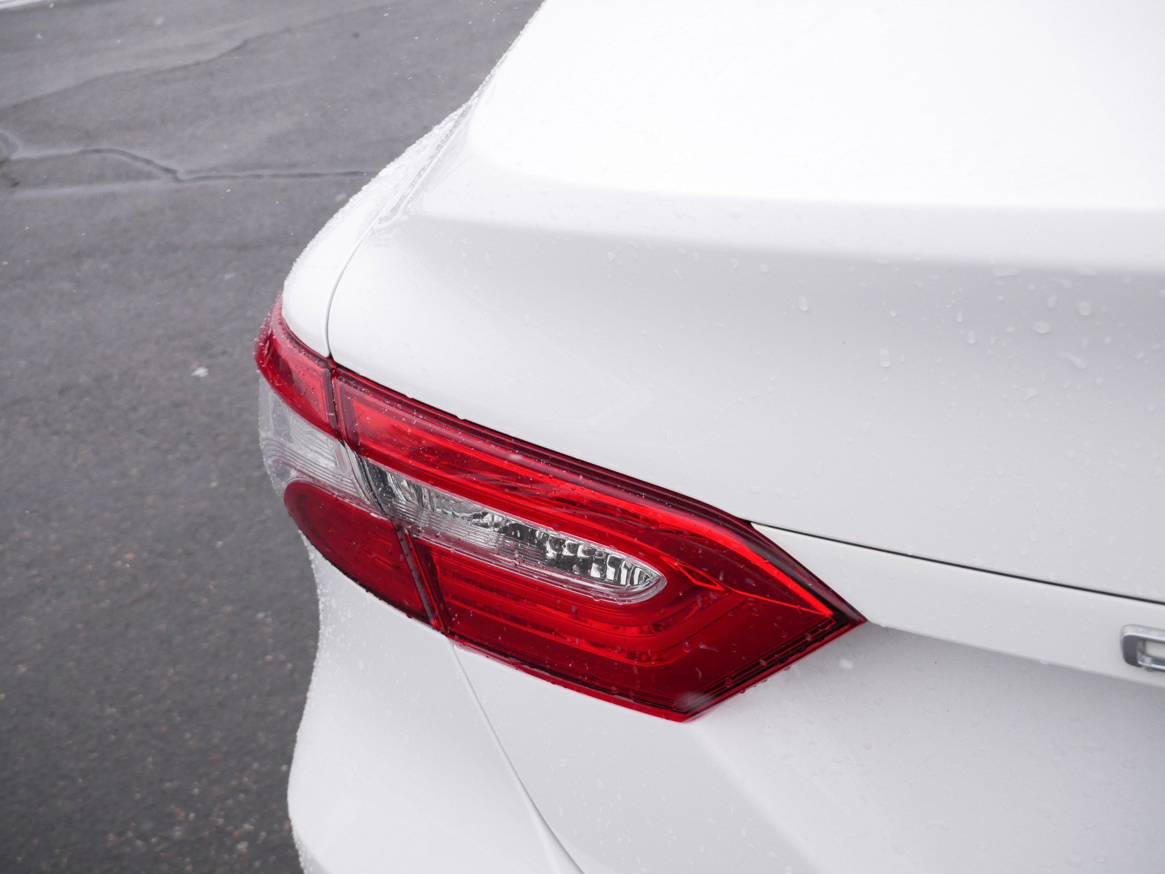 Used 2020 Toyota Camry LE image 17