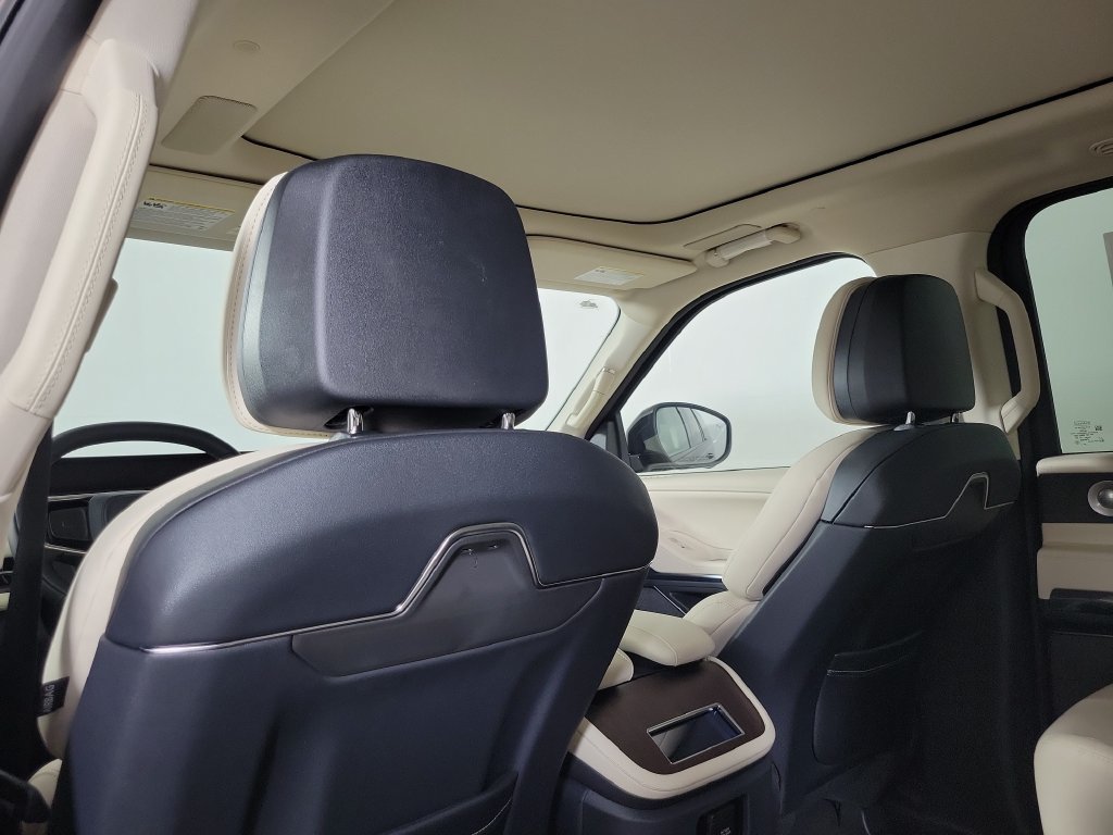 New 2027 Lincoln Navigator L Reserve w/ Jet Appearance Package RWD image 15