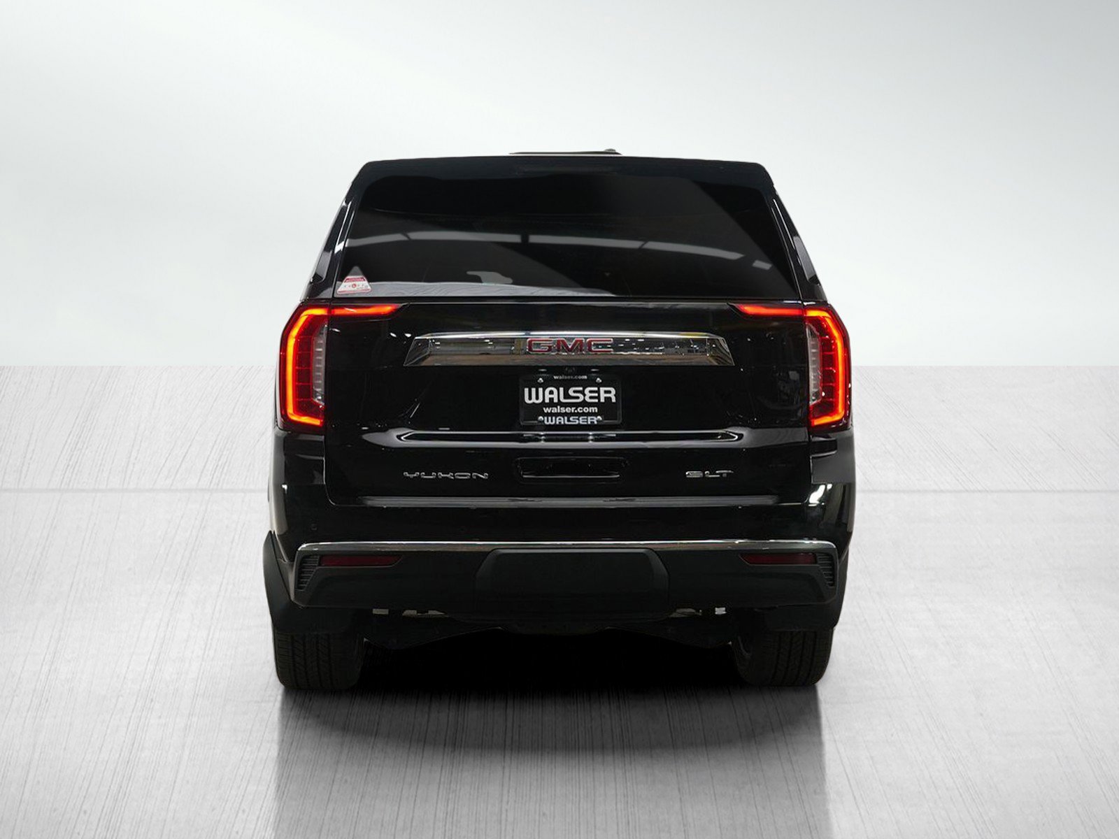 Used 2023 GMC Yukon XL SLT w/ SLT Premium Package image 4