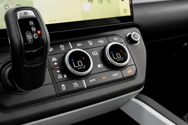 New 2026 Land Rover Defender 110 X-Dynamic SE AWD/4WD image 32