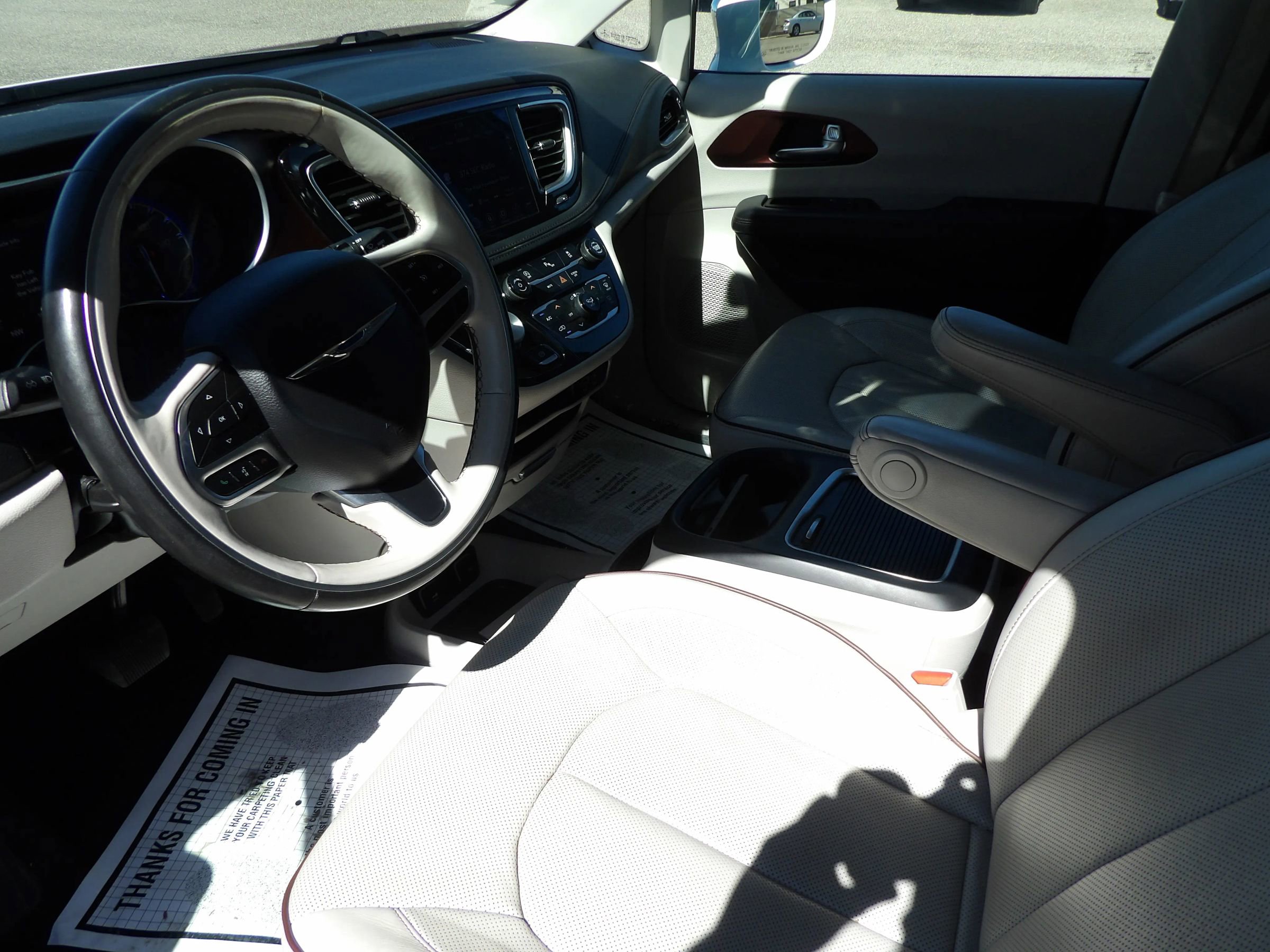 Used 2020 Chrysler Pacifica Limited image 9