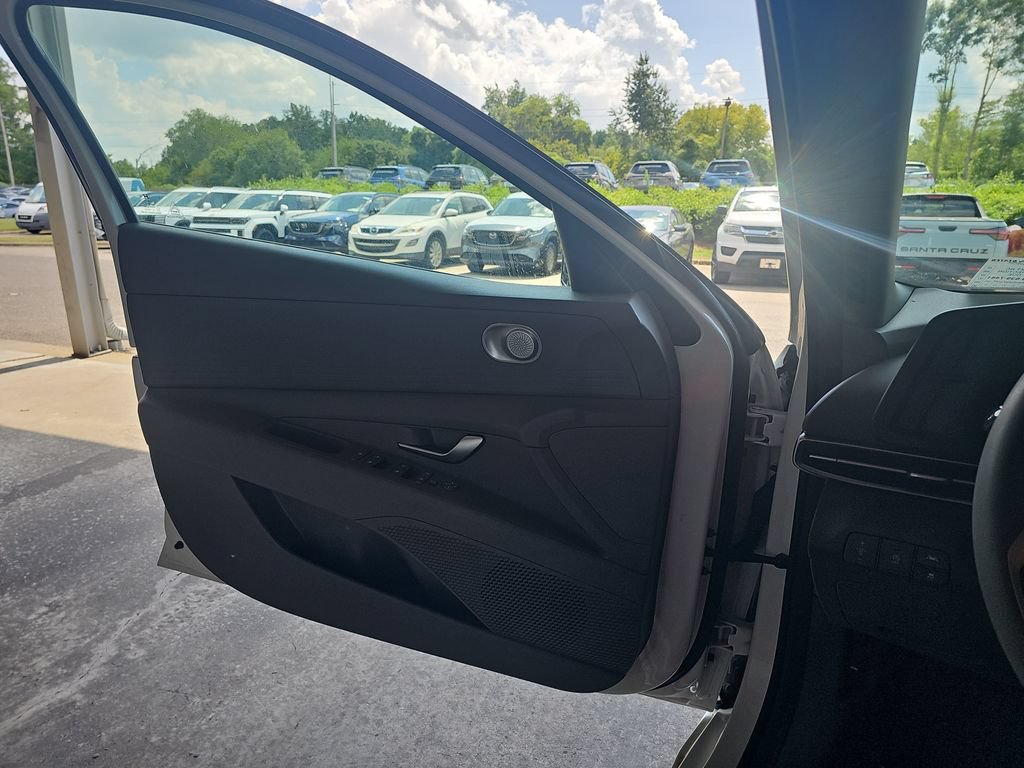Certified 2023 Hyundai Elantra SE FWD image 25