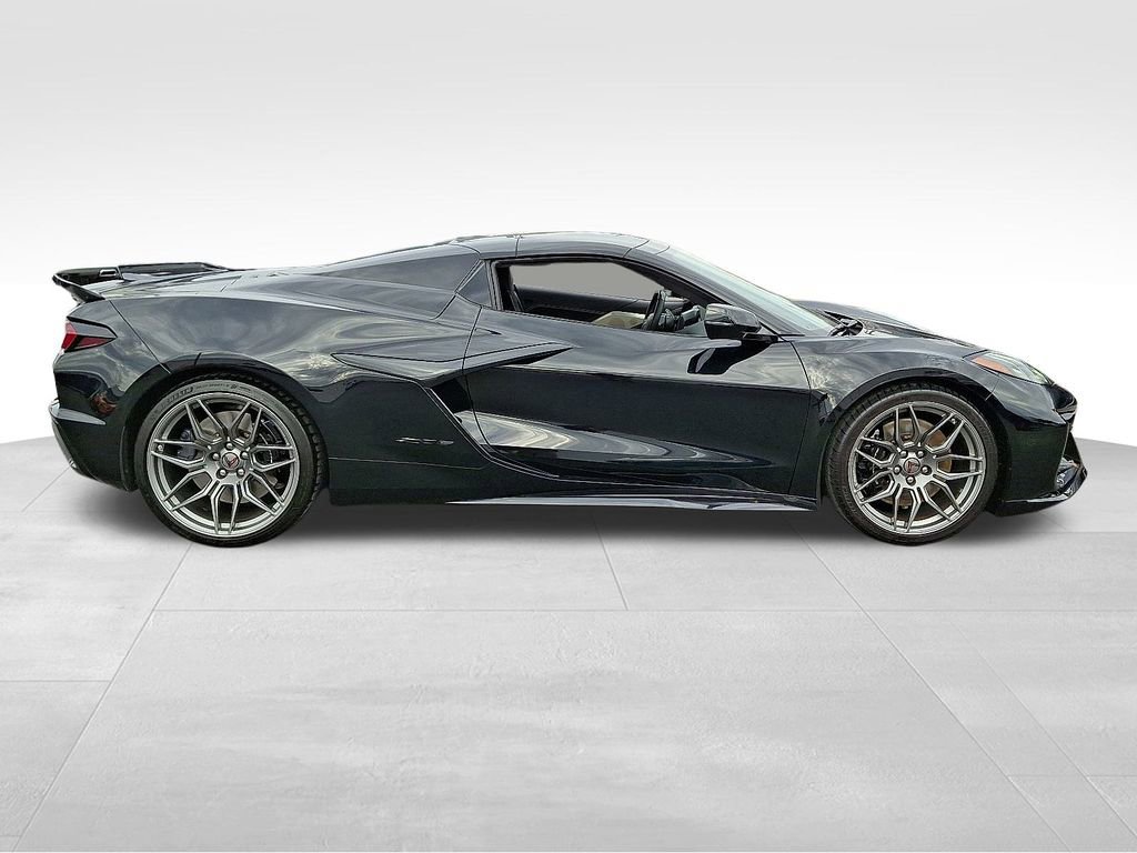 Used 2025 Chevrolet Corvette Z06 RWD image 7